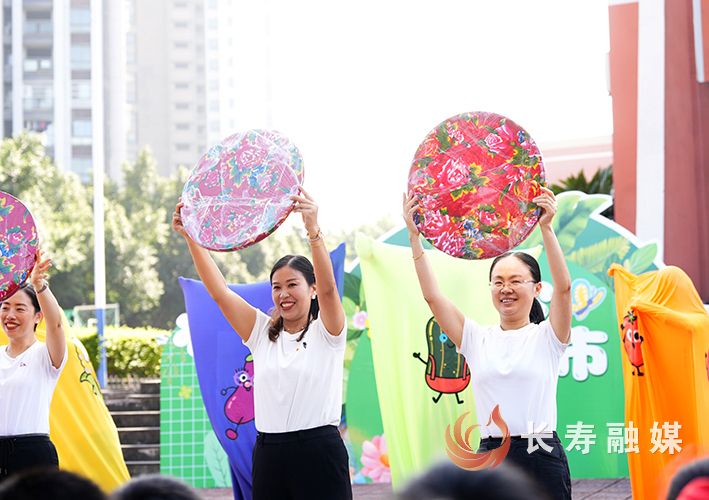 实验三小“耕心农场”集市开张 (1)