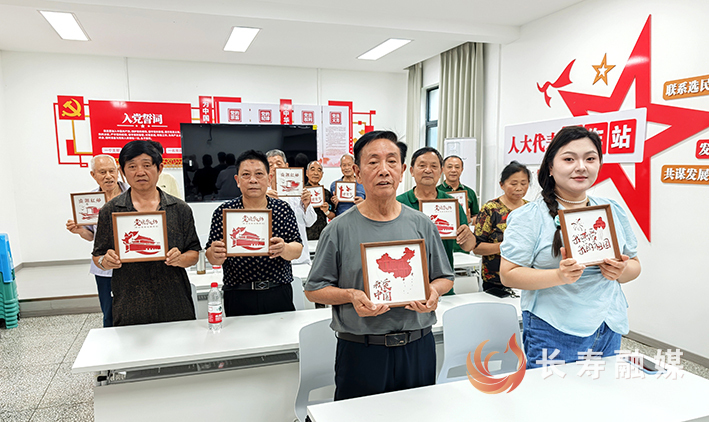 葛兰桥社区党支部举办“红色匠心·爱国手编”主题党日活动 (2)