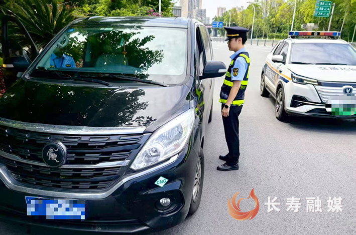 长寿湖高速路现非法营运