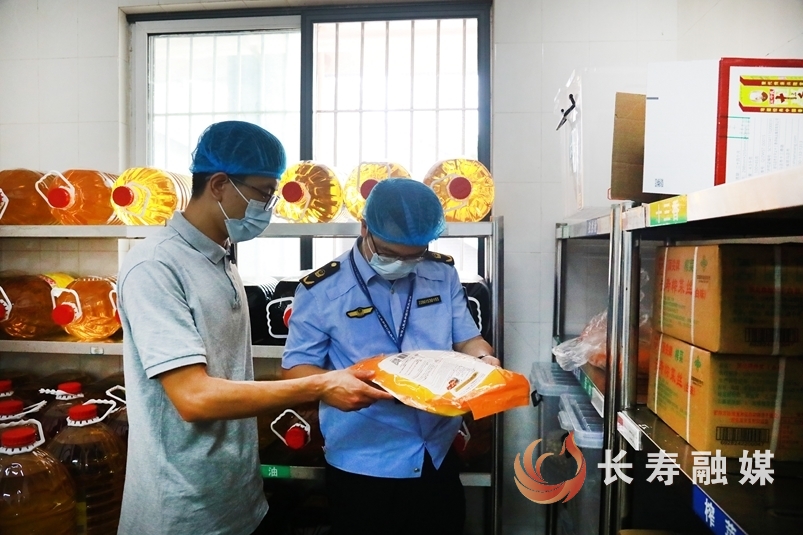 专项检查守护考生“舌尖上的安全”1