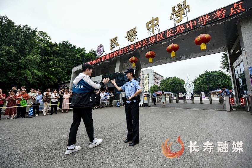长寿3722名高考生奔赴考场+张颂东2