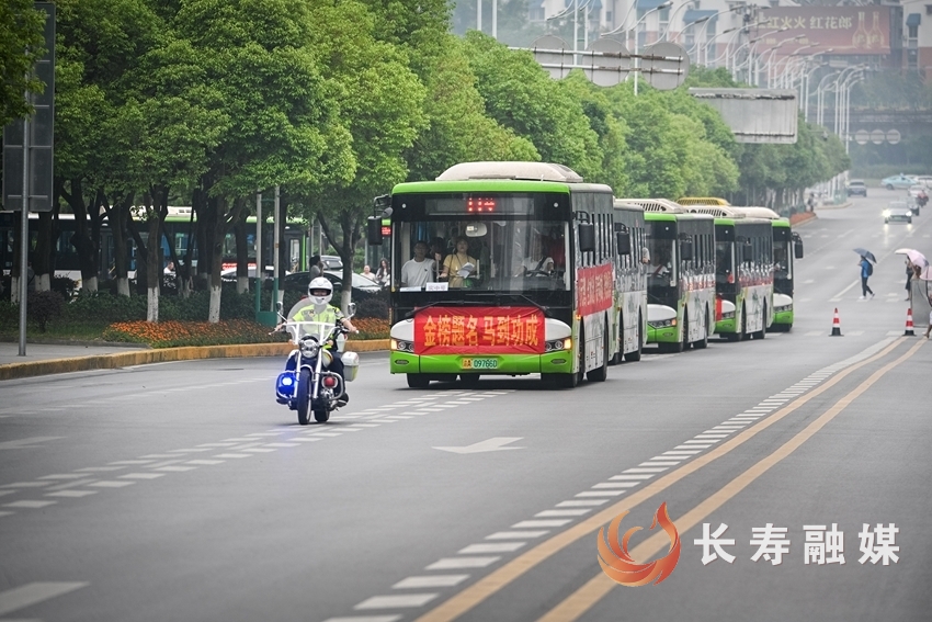 长寿3722名高考生奔赴考场+张颂东4