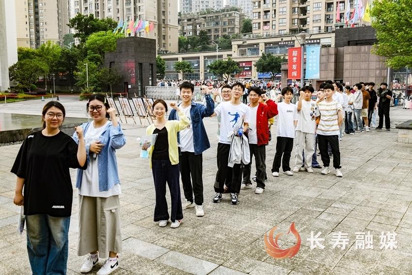 长寿3722名高考生奔赴考场+袁志龙2