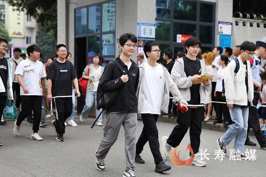 高考首日考生反映语文难易适中1
