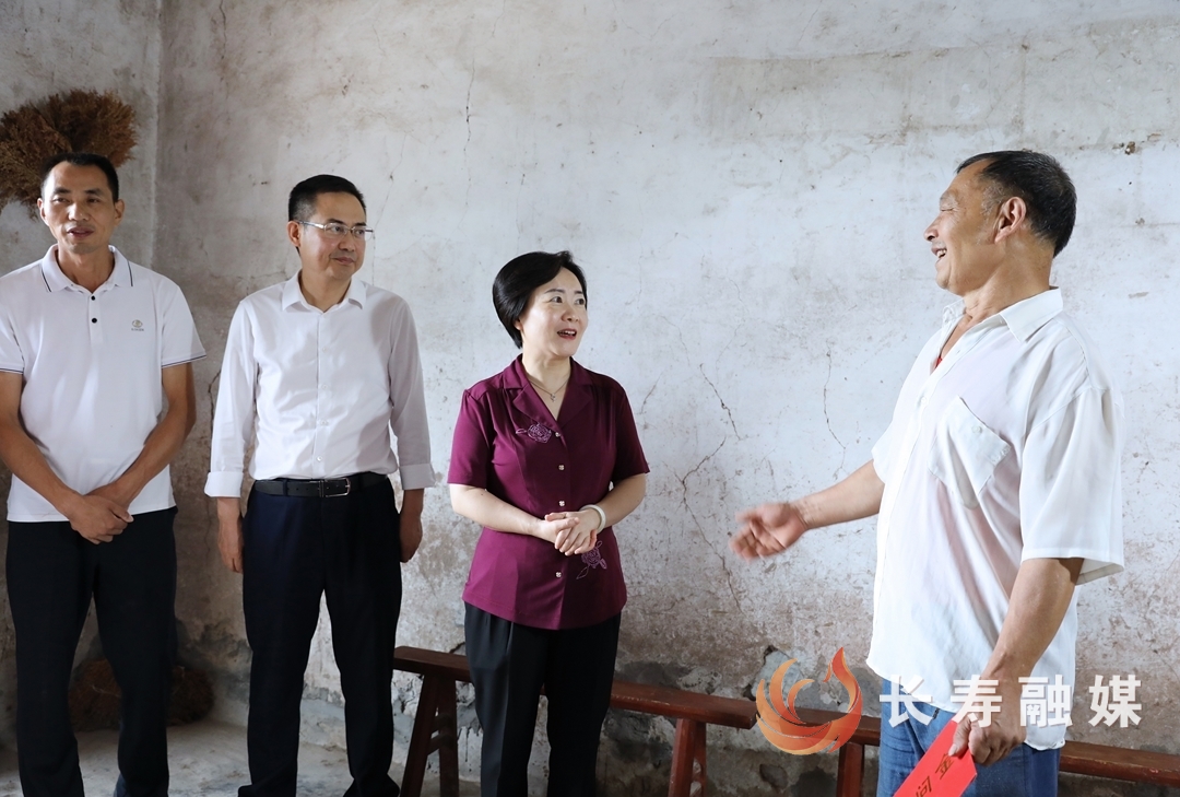师明萌