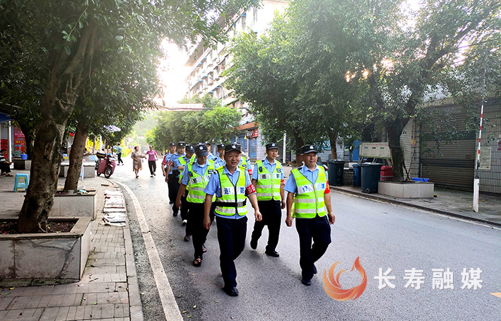 但渡镇警民联动织密夏日平安网 (2)