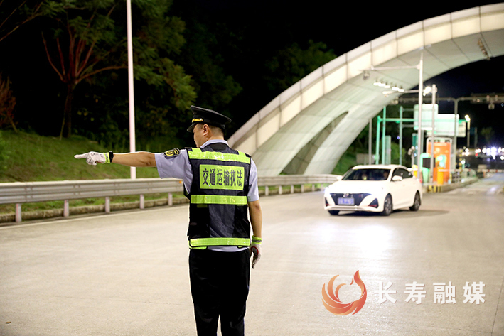 区交通运输委联合多部门开展打击非法营运专项行动 (1)