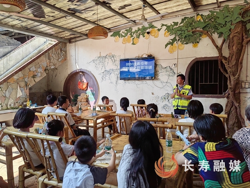 邻封镇送青少年“安全锦囊”