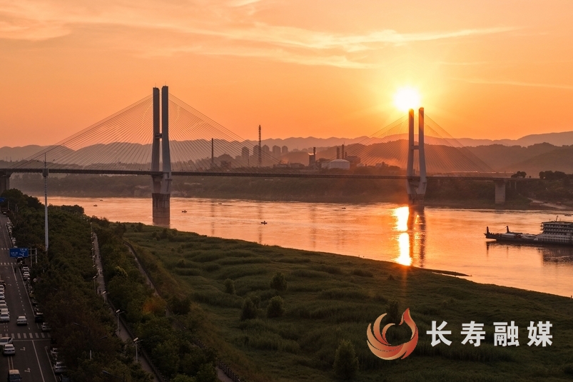 长寿江畔落日熔金+袁志龙2