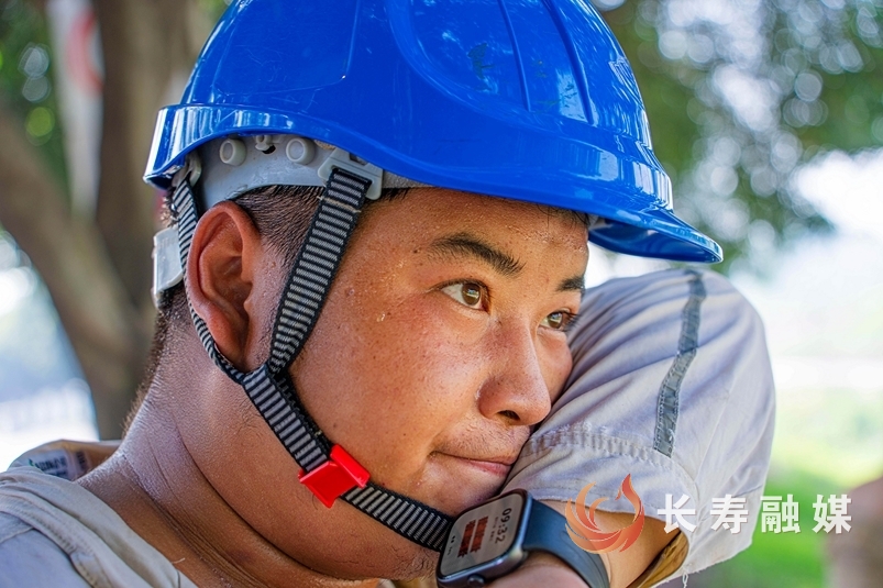 电力工人高温检修3