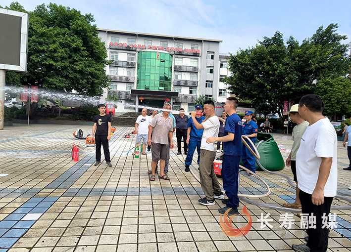 万顺镇开展森林灭火技能送教实训及有限空间安全事故应急救援演练 (3)