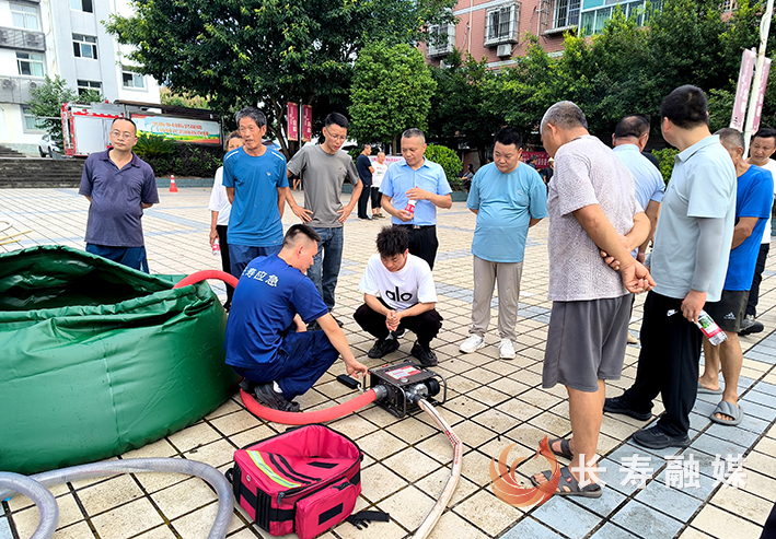 万顺镇开展森林灭火技能送教实训及有限空间安全事故应急救援演练 (2)