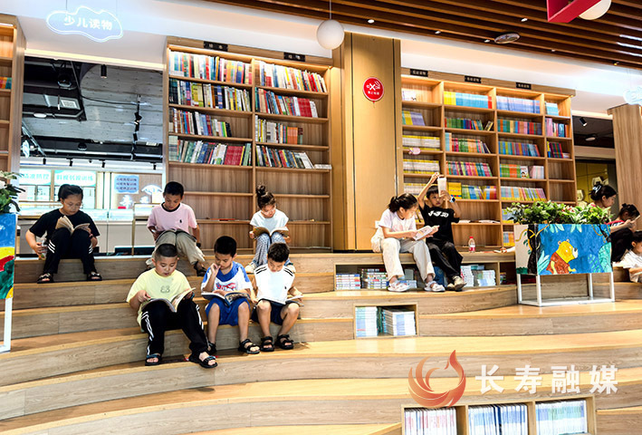書店圖書館成學生打卡地 (2)