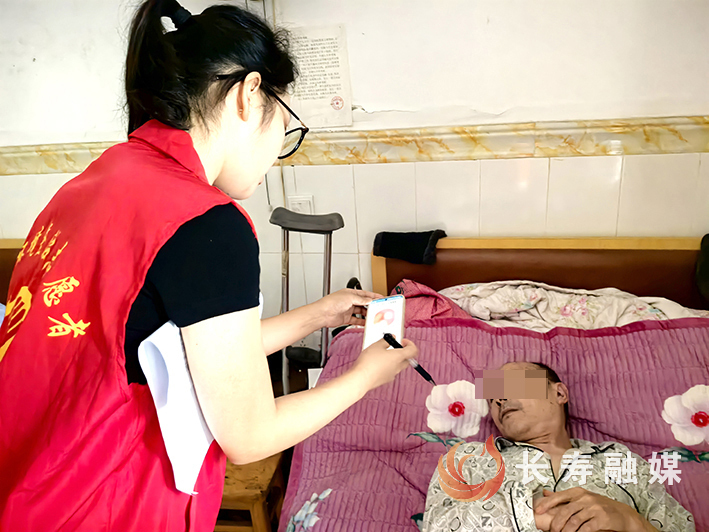长寿湖镇:干部下沉服务上门 学习教育成果落地见效 (2)