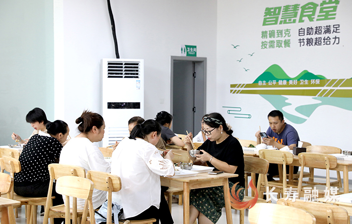 长寿社区食堂的烟火日常与破局探索 (6)