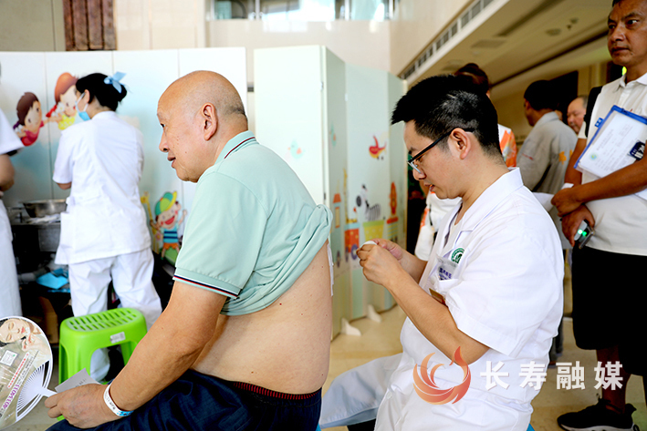 区中医院开展三伏贴便民活动  (2)