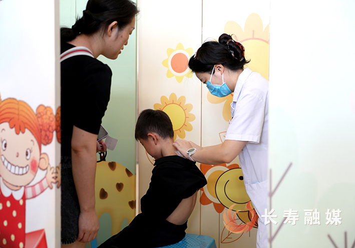 区中医院开展三伏贴便民活动  (3)