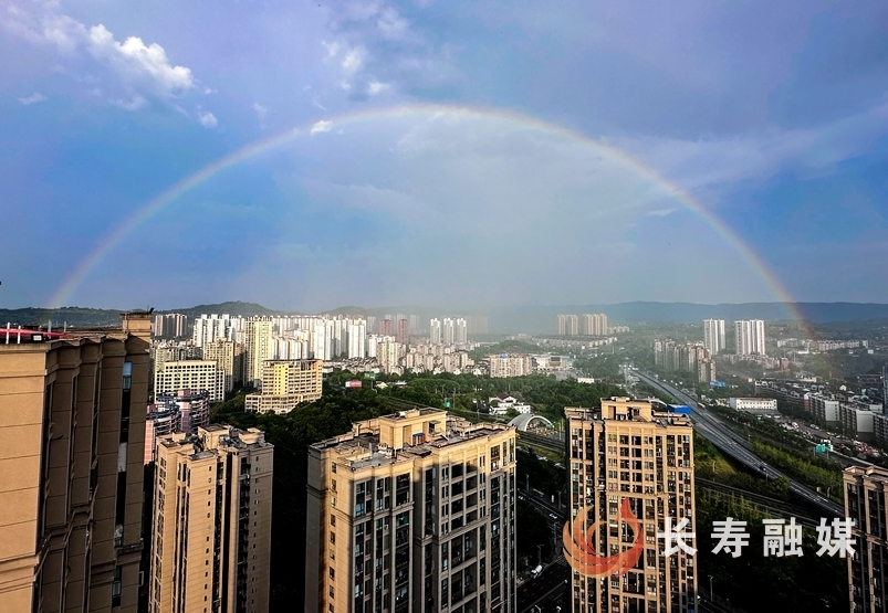 長壽上空架起七彩“天橋”+袁志龍