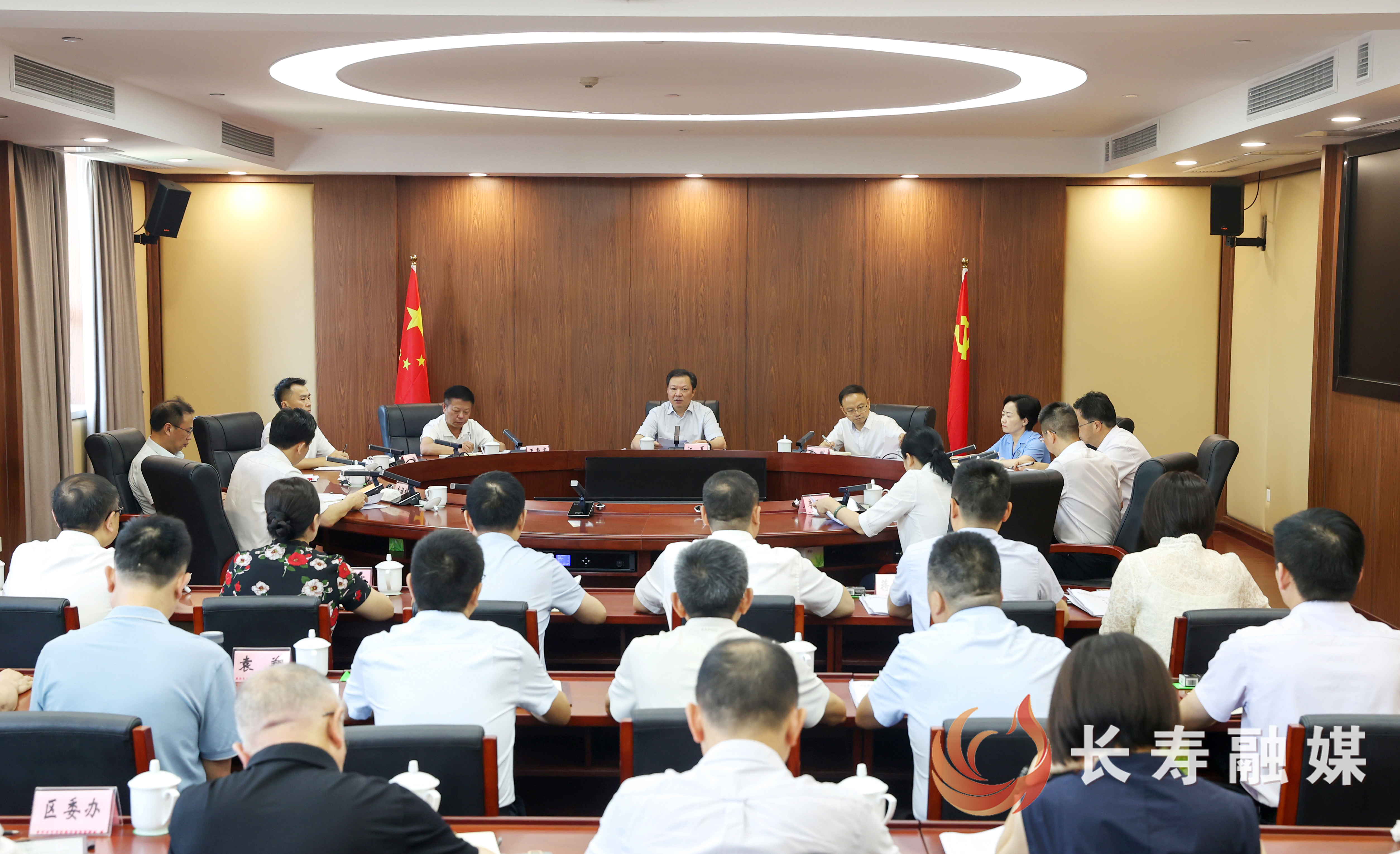 区委理论学习中心组(扩大)专题学习会举行