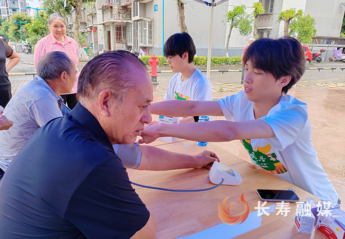 渡舟街道“369讲堂”学子义诊科普暖邻里 (2)