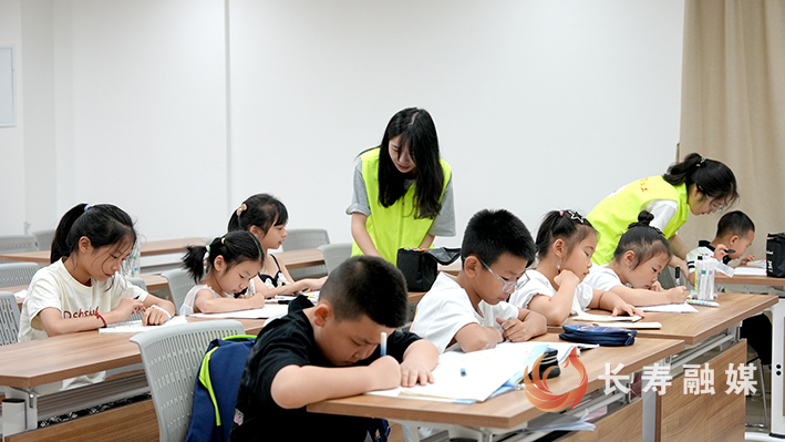 区人民医院“七彩假期 快乐童年”暑期班开班 (3)