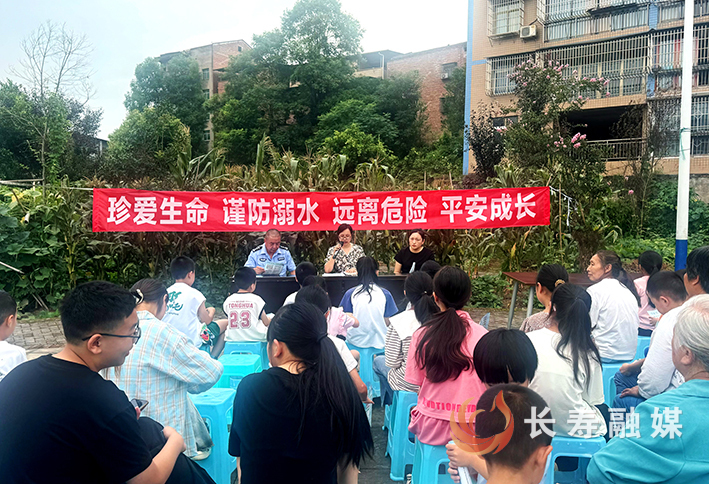 海棠镇筑牢暑期防溺水“安全网” (1)