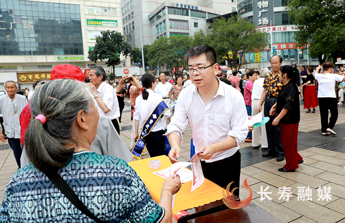 我区开展“中国人民银行经理国库40周年”主题宣传活动 (2)