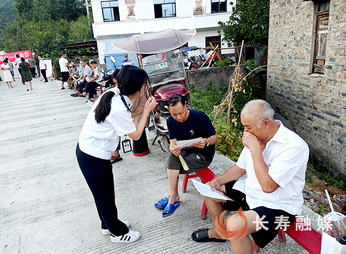 区林业局“零距离”普法