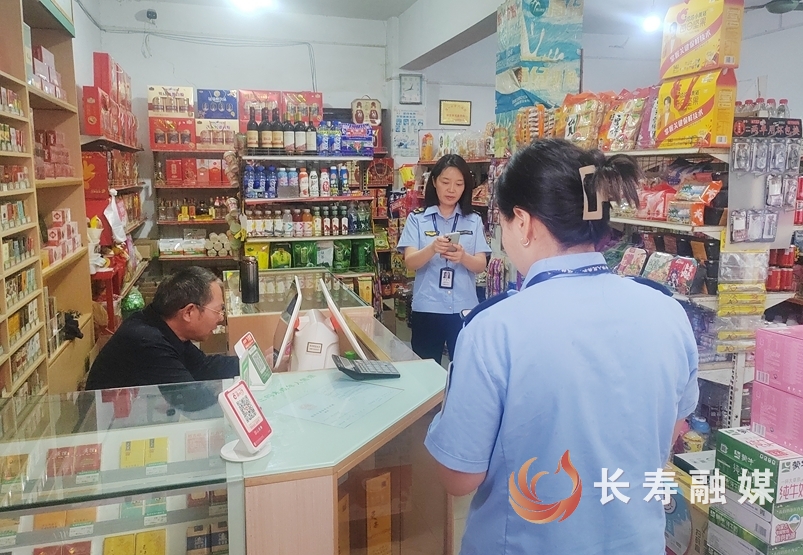 龙河镇开展“诚信进村镇”宣传活动