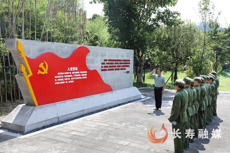 老兵齐聚杨克明故居2