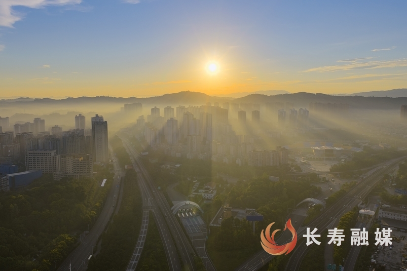 当晨光与薄雾洒向长寿城2