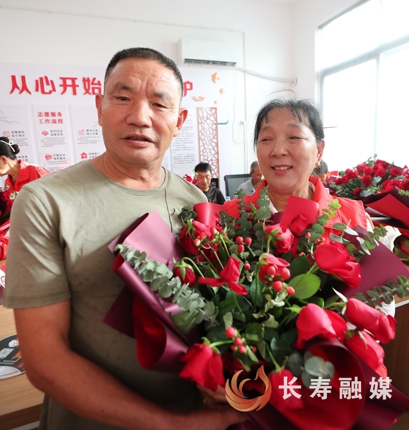 7对志愿者夫妇集体“撒糖”又献暖3