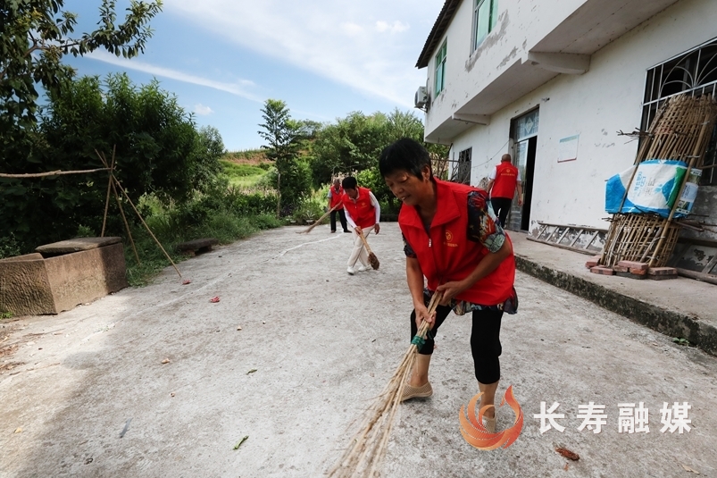 7对志愿者夫妇集体“撒糖”又献暖6