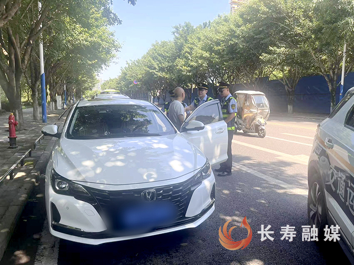长寿查处多起非法营运 (1)