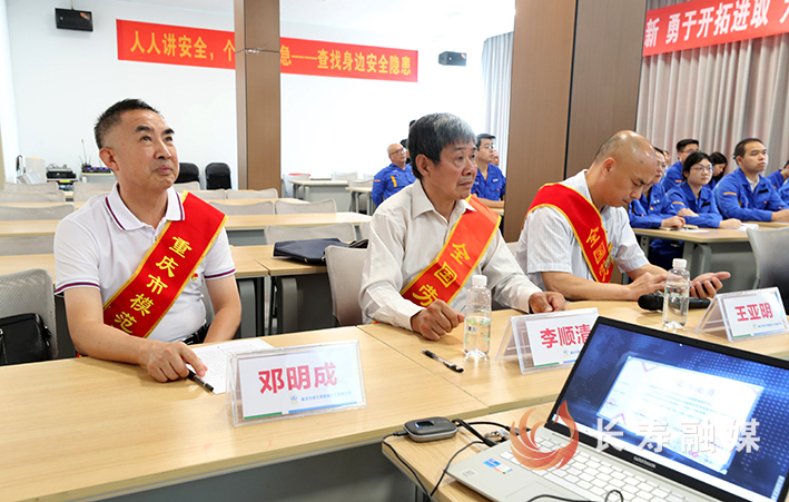 “老兵故事”走进企业点燃爱国情 (3)
