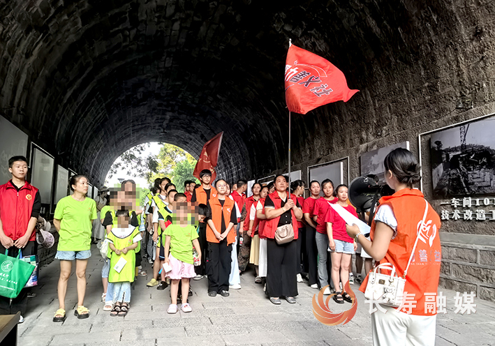 凤城街道筑牢保障网为困境儿童撑起温暖晴空 (1)