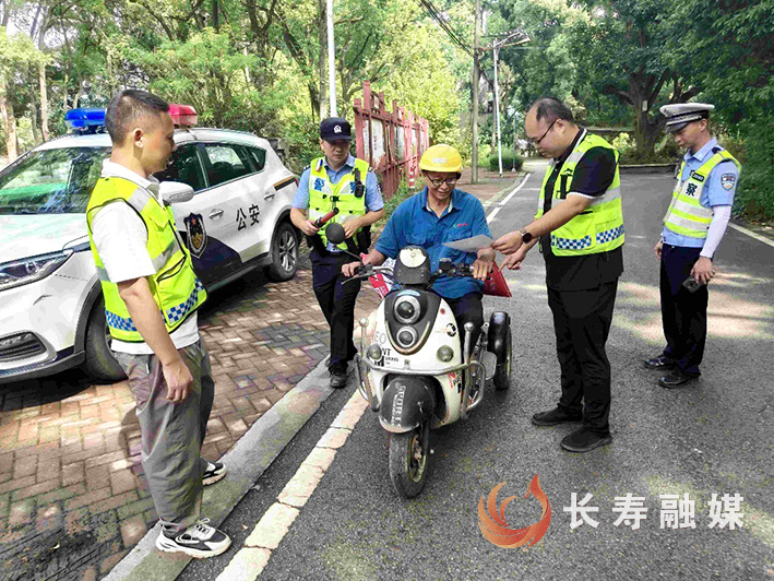 洪湖镇开展农村道路交通安全专项整治行动 (2)