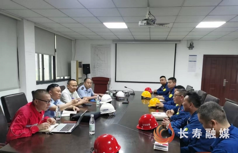 区应急管理局开展企业安全生产执法检查 (1)