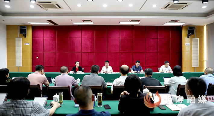 区十九届人大常委会党组理论学习中心组（扩大）会召开 (1)