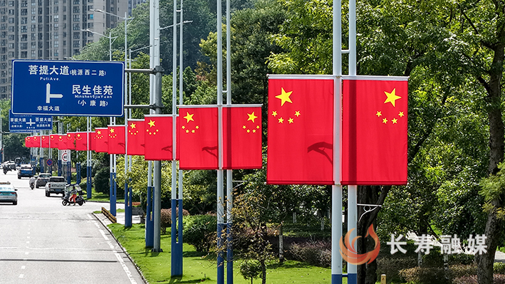 那抹“最美中国红”在迎风飘扬+王凤祥 (1)