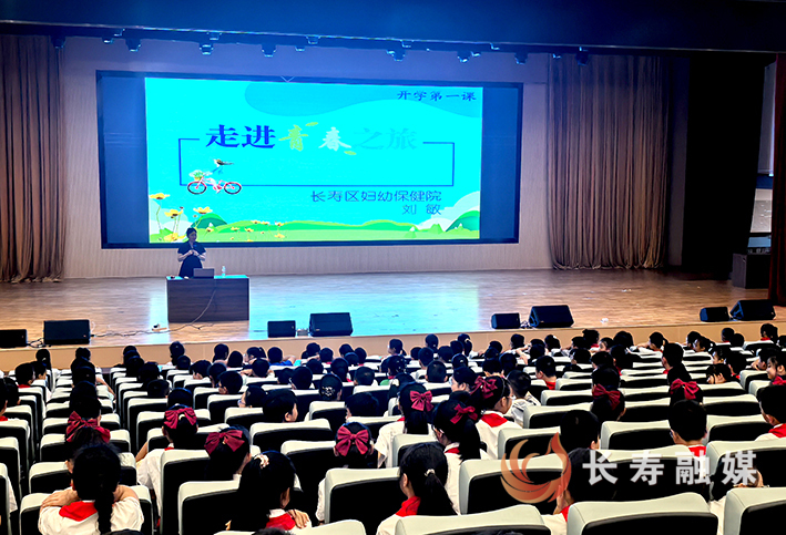 健康讲师进校园解码“青春困惑” (1)