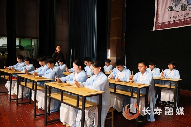 重庆市行知职业技术学校举办“行知礼”新生入学仪式4