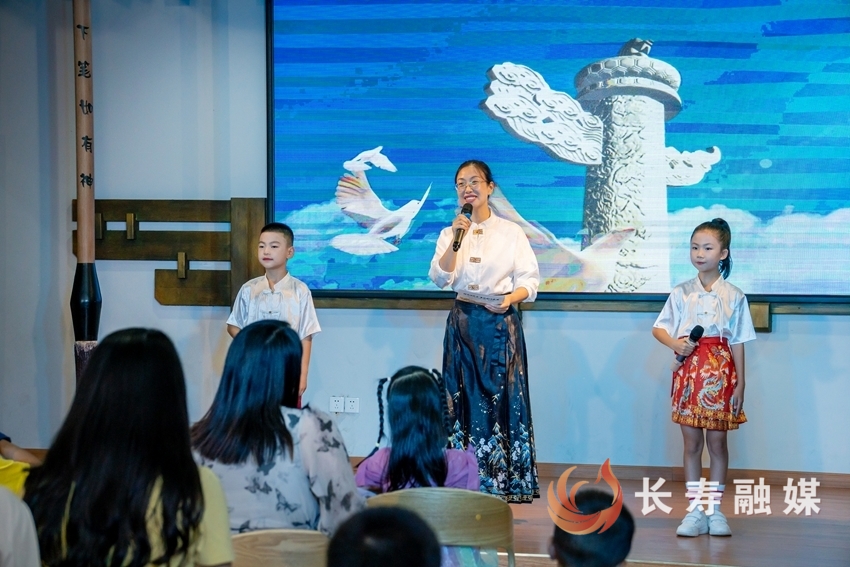 “明月映书香”文化活动温情上演 (5)
