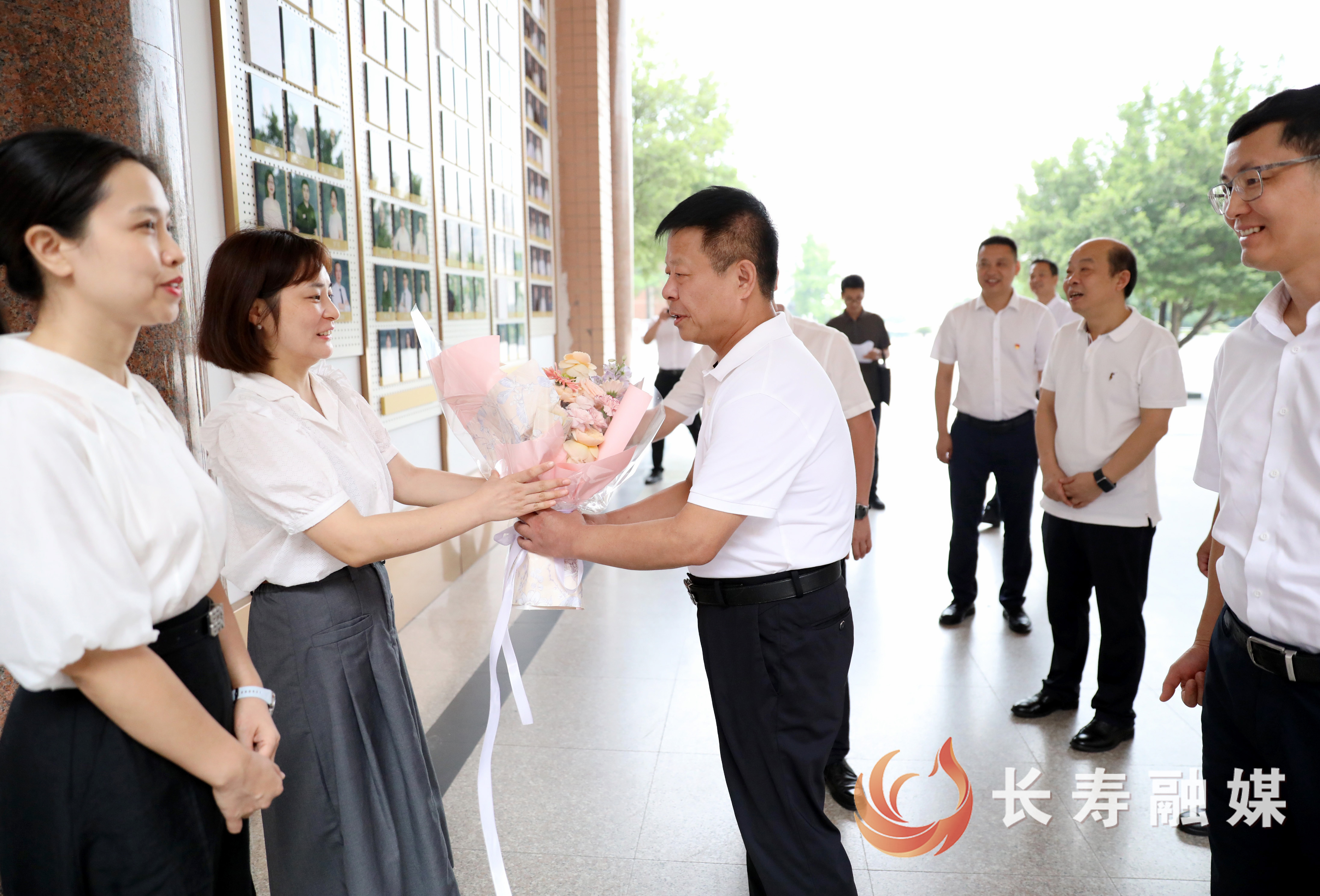 王身高慰问教师