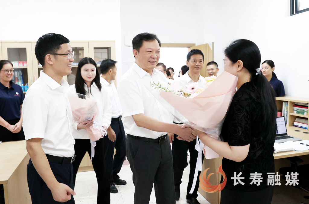 江夏书记慰问教师 (2)