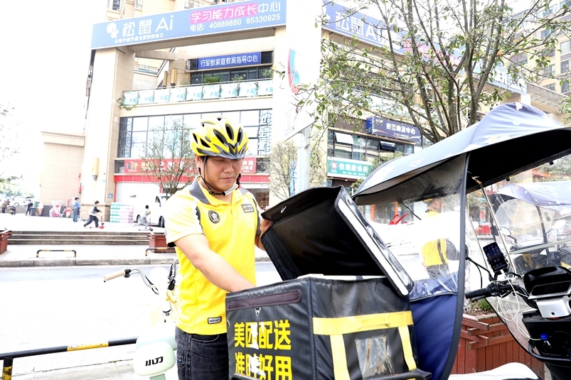 长寿外卖骑手+刘强.jpg