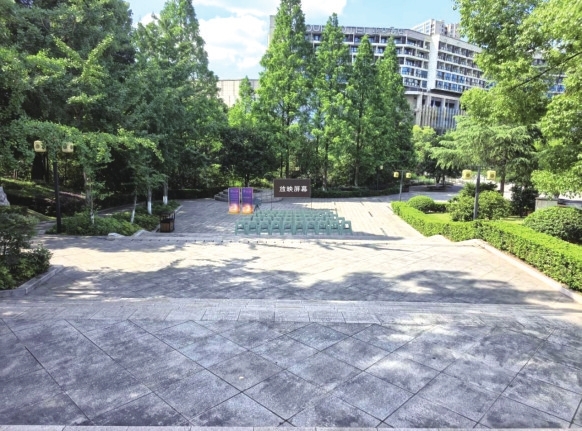 协信广场至兴龙湖公园处