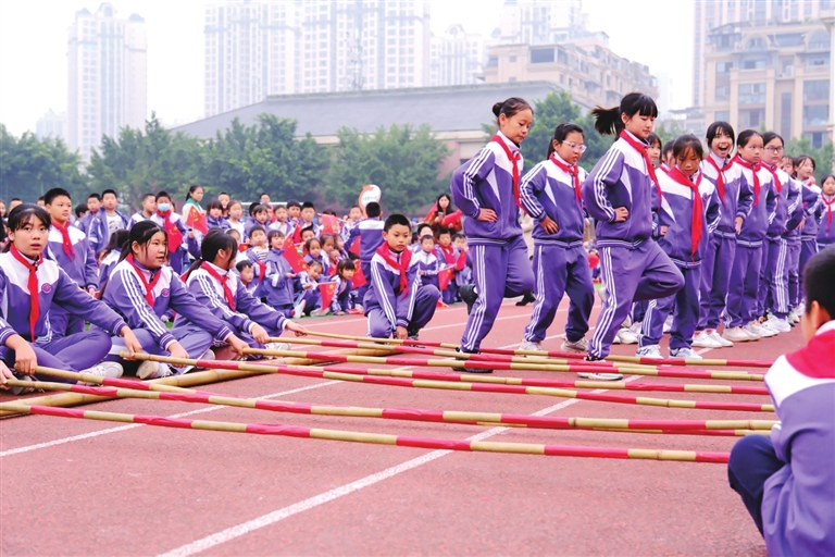 学生积极参加校园体育活动。受访对象供图