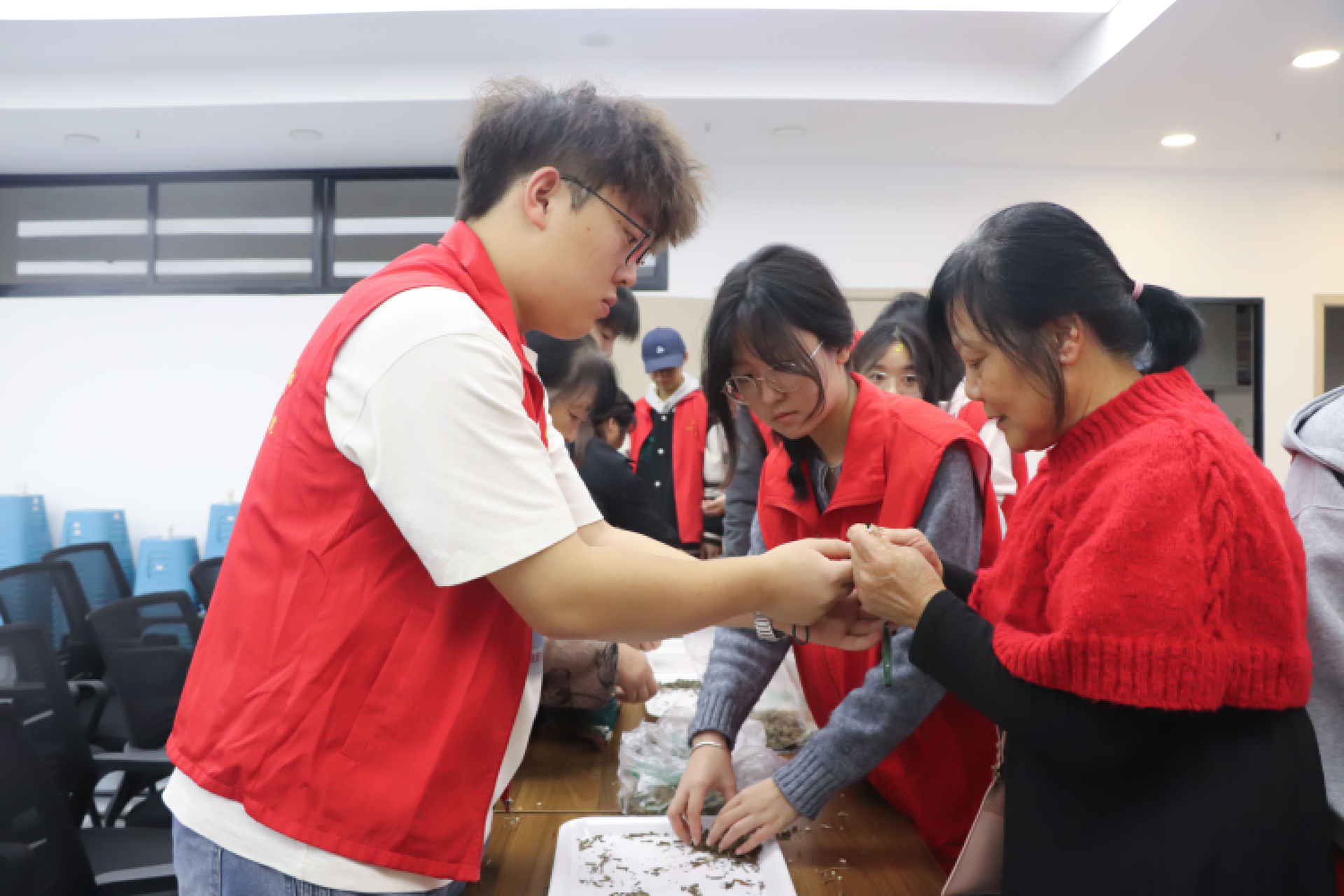 图片2 制作茱萸香囊