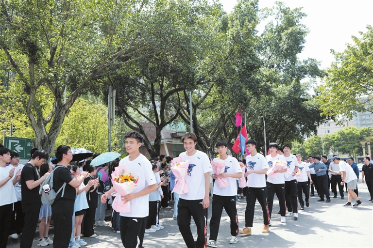 yxdsb0419006_002_01_s